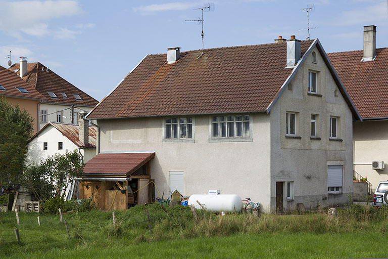 Maison au n° 47 : façades postérieure et latérale gauche. © Sonia Dourlot / Région Bourgogne-Franche-Comté, Inventaire du patrimoine - 2014 Maison au n° 47 : façades postérieure et latérale gauche. © Sonia Dourlot / Région Bourgogne-Franche-Comté, Inventaire du patrimoine - 2014