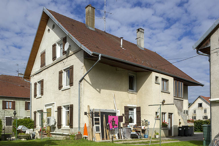 Maison au n° 45 : façades postérieure et latérale droite. © Sonia Dourlot / Région Bourgogne-Franche-Comté, Inventaire du patrimoine - 2014 Maison au n° 45 : façades postérieure et latérale droite. © Sonia Dourlot / Région Bourgogne-Franche-Comté, Inventaire du patrimoine - 2014