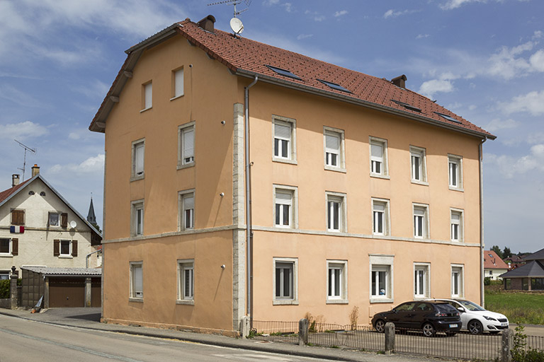 Façades postérieure et latérale droite. © Sonia Dourlot / Région Bourgogne-Franche-Comté, Inventaire du patrimoine - 2014
