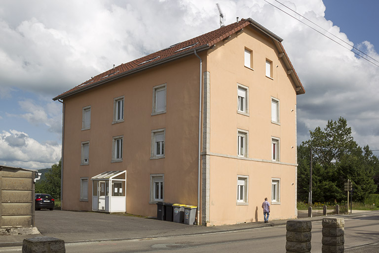 Façades antérieure et latérale droite. © Sonia Dourlot / Région Bourgogne-Franche-Comté, Inventaire du patrimoine - 2014