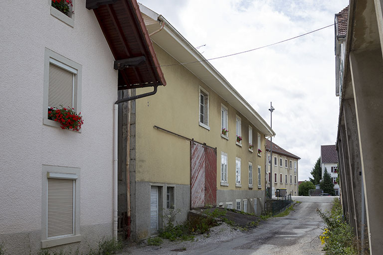 Façade des deux corps de bâtiment sur l'impasse. © Sonia Dourlot / Région Bourgogne-Franche-Comté, Inventaire du patrimoine - 2014