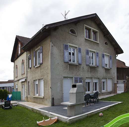 Logement patronal : façades postérieure et latérale droite. © Sonia Dourlot / Région Bourgogne-Franche-Comté, Inventaire du patrimoine - 2014