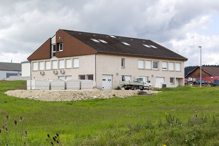 Façades postérieure et latérale droite. © Sonia Dourlot / Région Bourgogne-Franche-Comté, Inventaire du patrimoine - 2014