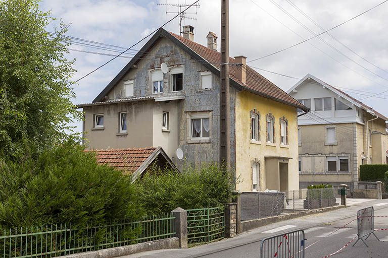 Façades antérieure et latérale gauche. © Sonia Dourlot / Région Bourgogne-Franche-Comté, Inventaire du patrimoine - 2014