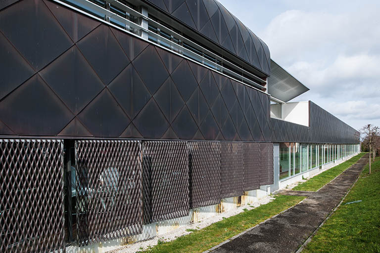 Détail de la façade orientale de la halle de génie alimentaire. © Jérôme Mongreville / Région Bourgogne-Franche-Comté, Inventaire du patrimoine - 2014