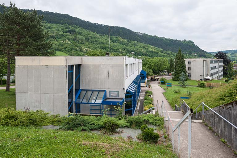 Angle nord-ouest de la restauration au premier plan et façade postérieure de l'externat au second plan. © Jérôme Mongreville / Région Bourgogne-Franche-Comté, Inventaire du patrimoine - 2014