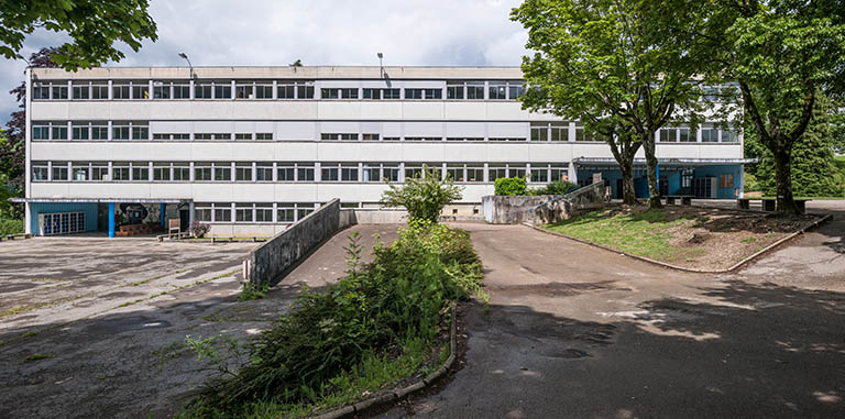 Cour et façade antérieure de l'externat. © Jérôme Mongreville / Région Bourgogne-Franche-Comté, Inventaire du patrimoine - 2014