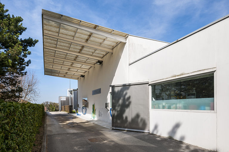 Détail de la façade ouest de la halle de génie alimentaire. © Jérôme Mongreville / Région Bourgogne-Franche-Comté, Inventaire du patrimoine - 2014