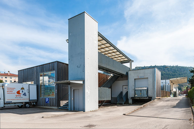 Tour d'ascenseur sur la face postérieure nord de la halle de génie alimentaire. © Jérôme Mongreville / Région Bourgogne-Franche-Comté, Inventaire du patrimoine - 2014