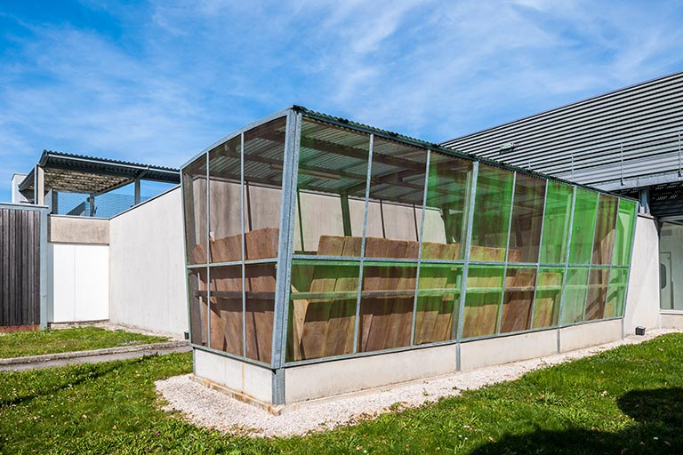 Local de séchage des planches sur la façade ouest. © Jérôme Mongreville / Région Bourgogne-Franche-Comté, Inventaire du patrimoine - 2014