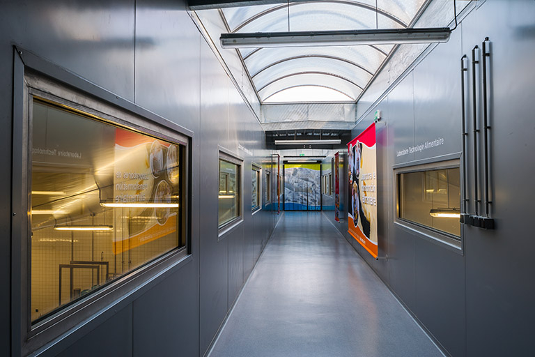 Galerie de circulation supérieure de la halle. © Jérôme Mongreville / Région Bourgogne-Franche-Comté, Inventaire du patrimoine - 2014