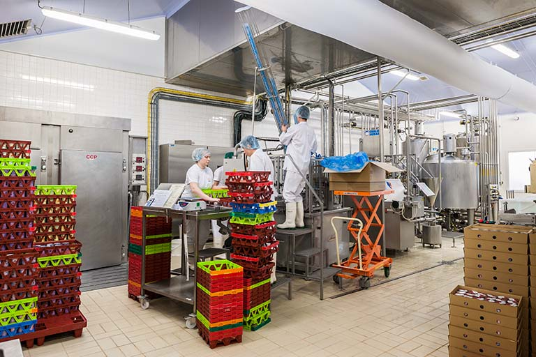 Poligny (39) : Enilbio : atelier de conditionnement © Jérôme Mongreville / Région Bourgogne-Franche-Comté, Inventaire du patrimoine - 2014