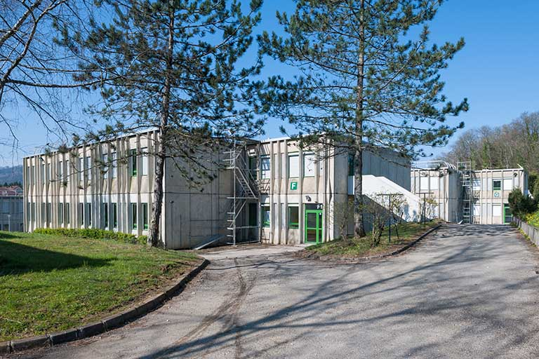 Entrée du lycée. © Jérôme Mongreville / Région Bourgogne-Franche-Comté, Inventaire du patrimoine - 2014 Entrée du lycée. © Jérôme Mongreville / Région Bourgogne-Franche-Comté, Inventaire du patrimoine - 2014