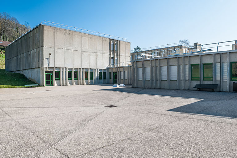 Vue des internats et façade postérieure de l'infirmerie. © Jérôme Mongreville / Région Bourgogne-Franche-Comté, Inventaire du patrimoine - 2014 Vue des internats et façade postérieure de l'infirmerie. © Jérôme Mongreville / Région Bourgogne-Franche-Comté, Inventaire du patrimoine - 2014