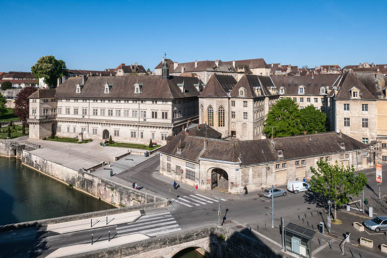 Vue générale du site externat, ancien couvent et de l'Hôtel Dieu, depuis le sud . © Jérôme Mongreville / Région Bourgogne-Franche-Comté, Inventaire du patrimoine - 2014 Vue générale du site externat, ancien couvent et de l'Hôtel Dieu, depuis le sud . © Jérôme Mongreville / Région Bourgogne-Franche-Comté, Inventaire du patrimoine - 2014