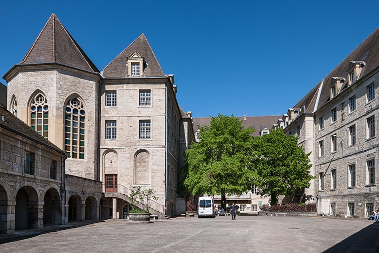 Site de l'ancien couvent des Dames d'Ounans : bâtiments d'externat et logements. © Jérôme Mongreville / Région Bourgogne-Franche-Comté, Inventaire du patrimoine - 2014 Site de l'ancien couvent des Dames d'Ounans : bâtiments d'externat et logements. © Jérôme Mongreville / Région Bourgogne-Franche-Comté, Inventaire du patrimoine - 2014