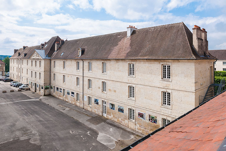 Externat : vue 3/4 depuis le nord  de la façade antérieure. © Jérôme Mongreville / Région Bourgogne-Franche-Comté, Inventaire du patrimoine - 2014