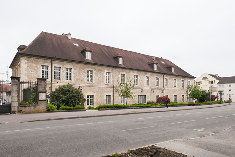Atelier-externat : façade  sur la rue des Arènes. © Jérôme Mongreville / Région Bourgogne-Franche-Comté, Inventaire du patrimoine - 2014