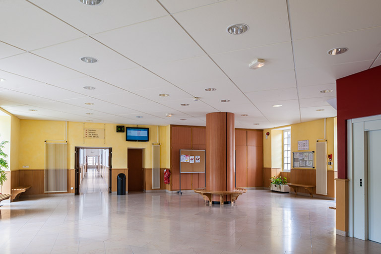 Externat : hall. © Jérôme Mongreville / Région Bourgogne-Franche-Comté, Inventaire du patrimoine - 2014