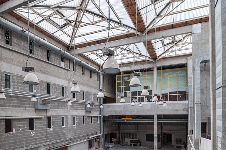 Atelier béton : intérieur, charpente et toiture. © Jérôme Mongreville / Région Bourgogne-Franche-Comté, Inventaire du patrimoine - 2014 Atelier béton : intérieur, charpente et toiture. © Jérôme Mongreville / Région Bourgogne-Franche-Comté, Inventaire du patrimoine - 2014