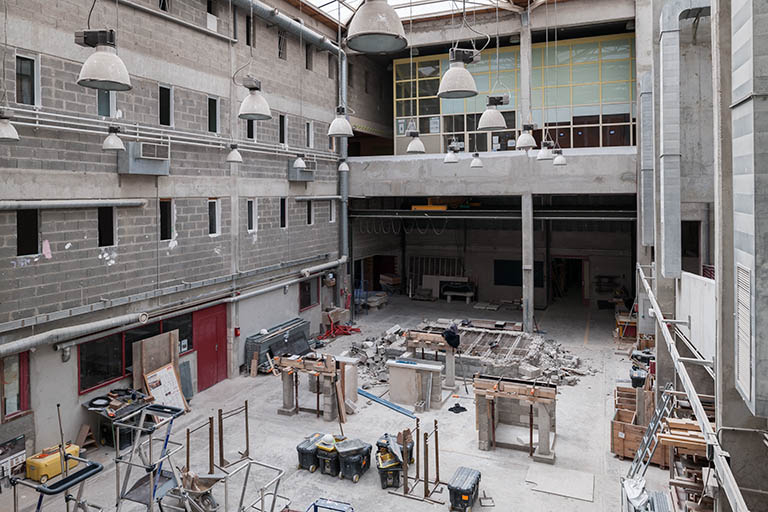 Atelier béton : intérieur, travaux pratiques. © Jérôme Mongreville / Région Bourgogne-Franche-Comté, Inventaire du patrimoine - 2014 Atelier béton : intérieur, travaux pratiques. © Jérôme Mongreville / Région Bourgogne-Franche-Comté, Inventaire du patrimoine - 2014