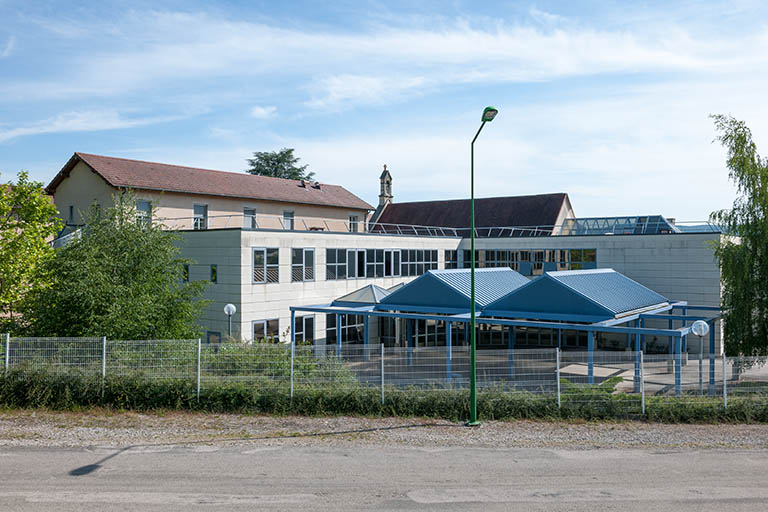 Extensions Sud-ouest : préau et bâtiment à usage de cafétéria © Jérôme Mongreville / Région Bourgogne-Franche-Comté, Inventaire du patrimoine - 2014
