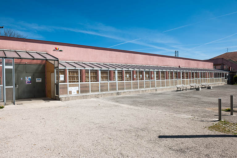 Atelier, site avenue Edouard Herriot, façade antérieure et cour © Jérôme Mongreville / Région Bourgogne-Franche-Comté, Inventaire du patrimoine - 2014