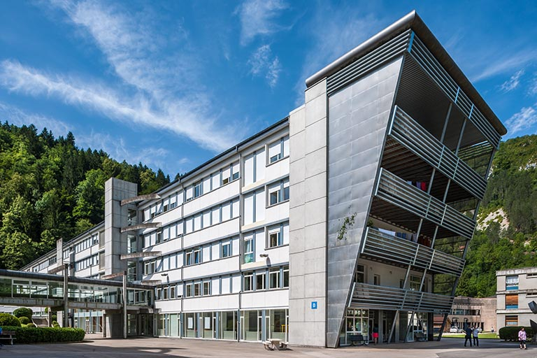 Internat : façade Est avec accroche du passage couvert vers l'externat et pignon nord avec extension. © Jérôme Mongreville / Région Bourgogne-Franche-Comté, Inventaire du patrimoine - 2014