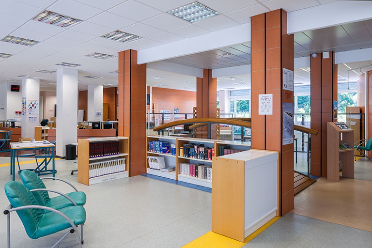 Centre de documentation (bâtiment de l'internat). © Jérôme Mongreville / Région Bourgogne-Franche-Comté, Inventaire du patrimoine - 2014