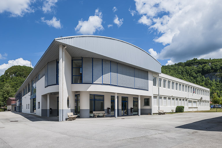 Ateliers, vue de trois quart de la façade antérieure et de la façade Sud. © Jérôme Mongreville / Région Bourgogne-Franche-Comté, Inventaire du patrimoine - 2014