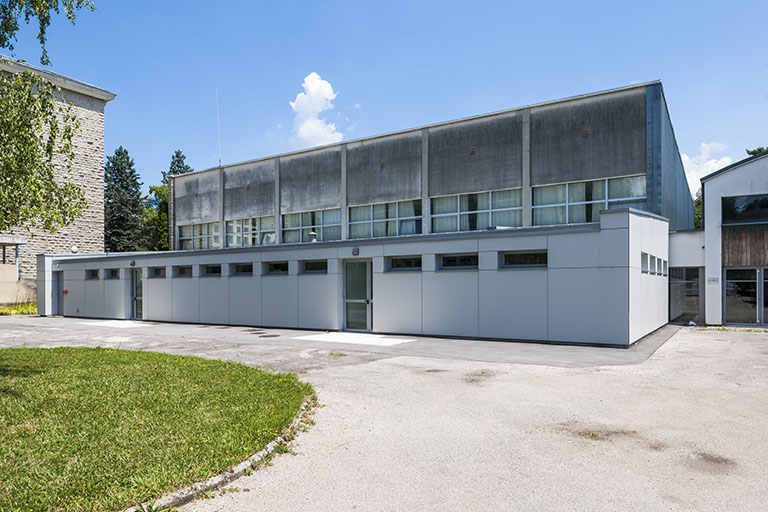 Façade antérieure du gymnase. © Jérôme Mongreville / Région Bourgogne-Franche-Comté, Inventaire du patrimoine - 2014