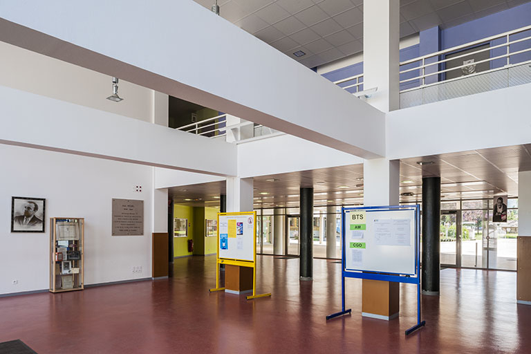 Hall d'entrée, bâtiment principal. © Jérôme Mongreville / Région Bourgogne-Franche-Comté, Inventaire du patrimoine - 2014