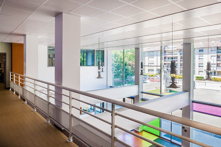 Vue depuis la mezzanine du hall d'entrée. © Jérôme Mongreville / Région Bourgogne-Franche-Comté, Inventaire du patrimoine - 2014