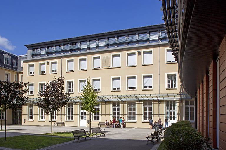 Aile Nord : vue depuis le fond de cour .  © Sonia Dourlot / Région Bourgogne-Franche-Comté, Inventaire du patrimoine - 2014
