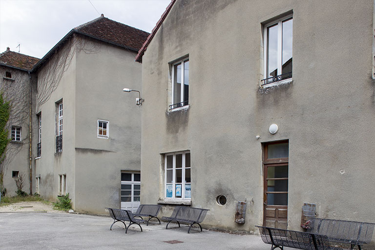 Vue des façades sur cour .  © Sonia Dourlot / Région Bourgogne-Franche-Comté, Inventaire du patrimoine - 2014 Vue des façades sur cour .  © Sonia Dourlot / Région Bourgogne-Franche-Comté, Inventaire du patrimoine - 2014