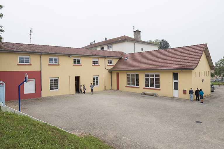 Externat : vue 3/4 de l'espace cafétéria. © Mary Ruffinoni / Région Bourgogne-Franche-Comté, Inventaire du patrimoine - 2014