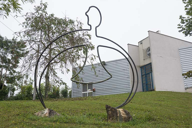 Sculpture réalisée par les élèves : vue rapprochée. © Mary Ruffinoni / Région Bourgogne-Franche-Comté, Inventaire du patrimoine - 2014