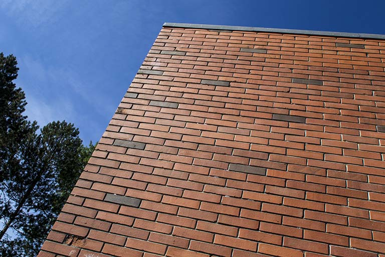 Détail de mur du gymnase. © Sonia Dourlot / Région Bourgogne-Franche-Comté, Inventaire du patrimoine - 2014