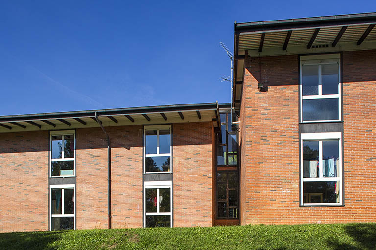 Détail de la façade postérieure est de l'internat. © Sonia Dourlot / Région Bourgogne-Franche-Comté, Inventaire du patrimoine - 2014