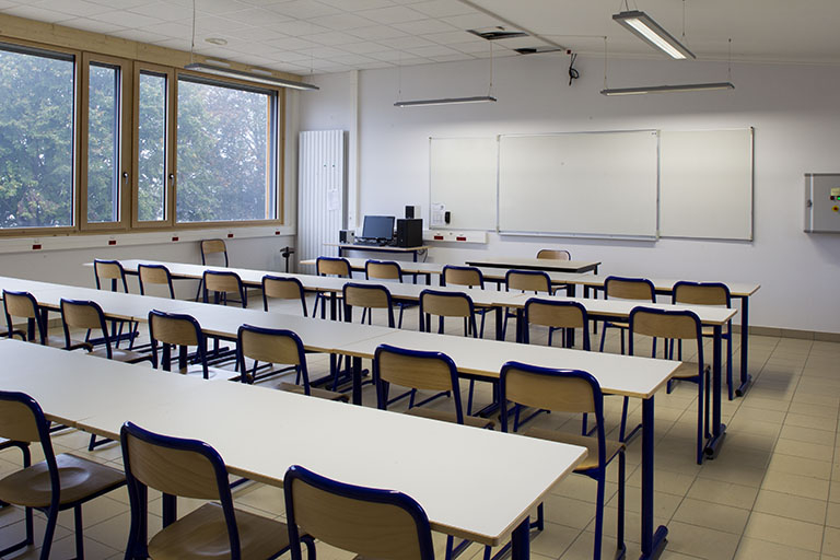 Dans la salle de cours de la nouvelle construction de 2014.  © Sonia Dourlot / Région Bourgogne-Franche-Comté, Inventaire du patrimoine - 2014
