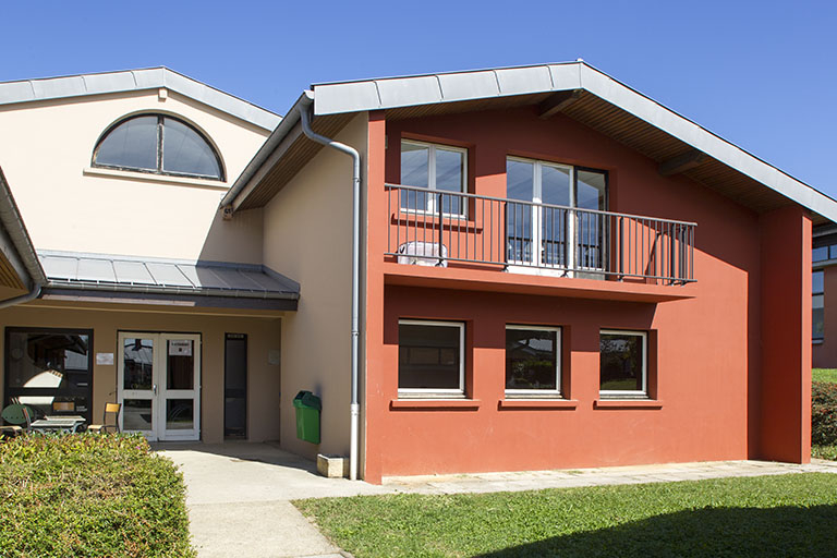 Entrée et cour du Centre de Formation Professionnelle et de Promotion Agricoles. © Sonia Dourlot / Région Bourgogne-Franche-Comté, Inventaire du patrimoine - 2014
