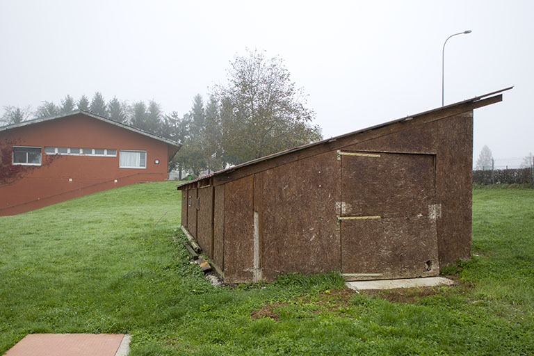 Pignons sud-ouest du poulailler nord et du magasin de commerce de l'exploitation. © Sonia Dourlot / Région Bourgogne-Franche-Comté, Inventaire du patrimoine - 2014