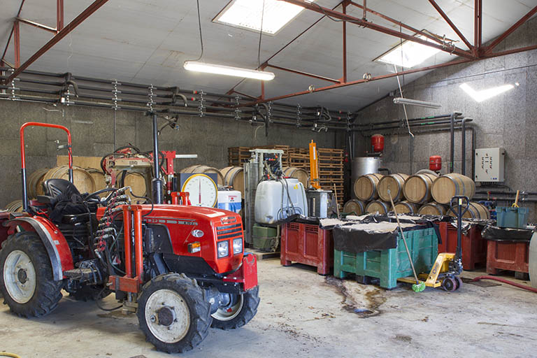 Dans le chai. © Sonia Dourlot / Région Bourgogne-Franche-Comté, Inventaire du patrimoine - 2014