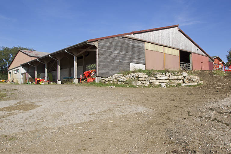 Angle sud-ouest de la ferme et des deux étables. © Sonia Dourlot / Région Bourgogne-Franche-Comté, Inventaire du patrimoine - 2014