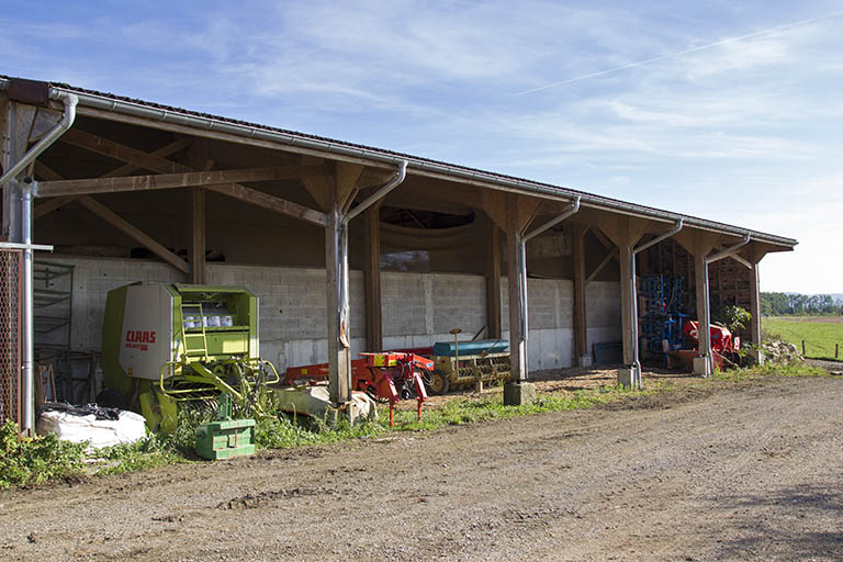 Détail de la façade ouest de la ferme et des deux étables. © Sonia Dourlot / Région Bourgogne-Franche-Comté, Inventaire du patrimoine - 2014