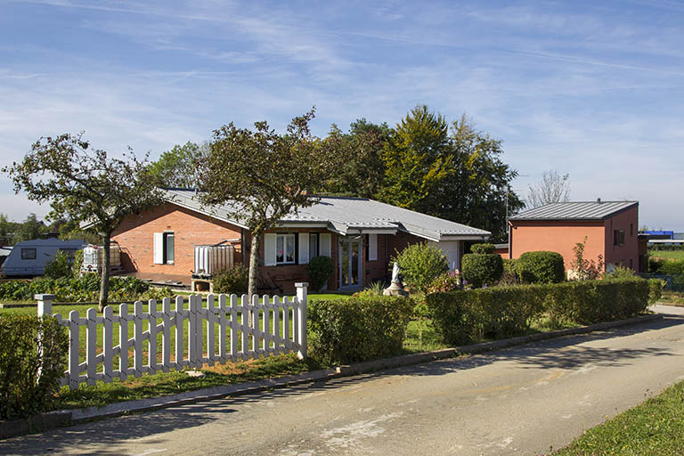 Logements au sud, face à la formation professionnelle. © Sonia Dourlot / Région Bourgogne-Franche-Comté, Inventaire du patrimoine - 2014