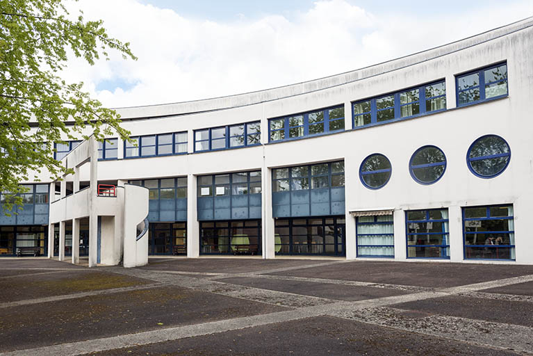 Cour et façade postérieure sud de l'externat. © Mary Ruffinoni / Région Bourgogne-Franche-Comté, Inventaire du patrimoine - 2014