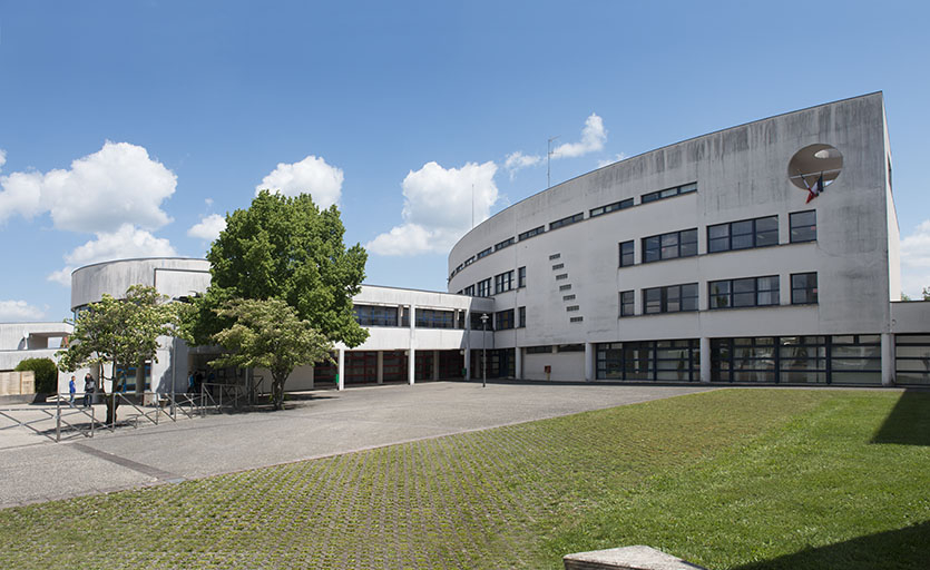 Cour et façade antérieure nord-ouest de l'externat. © Mary Ruffinoni / Région Bourgogne-Franche-Comté, Inventaire du patrimoine - 2014