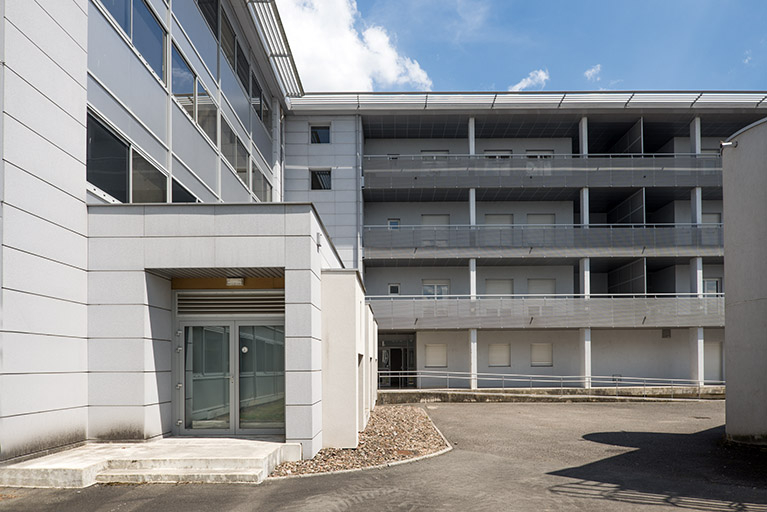 Vues de l'ouest, façade postérieure ouest des logements et façade postérieure sud de l'internat-externat. © Mary Ruffinoni / Région Bourgogne-Franche-Comté, Inventaire du patrimoine - 2014