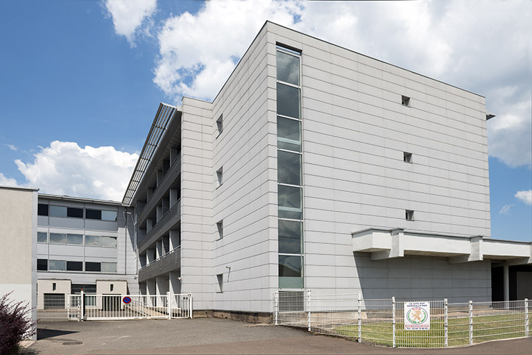 Angle sud-ouest des logements depuis la rue Colomb.  © Mary Ruffinoni / Région Bourgogne-Franche-Comté, Inventaire du patrimoine - 2014
